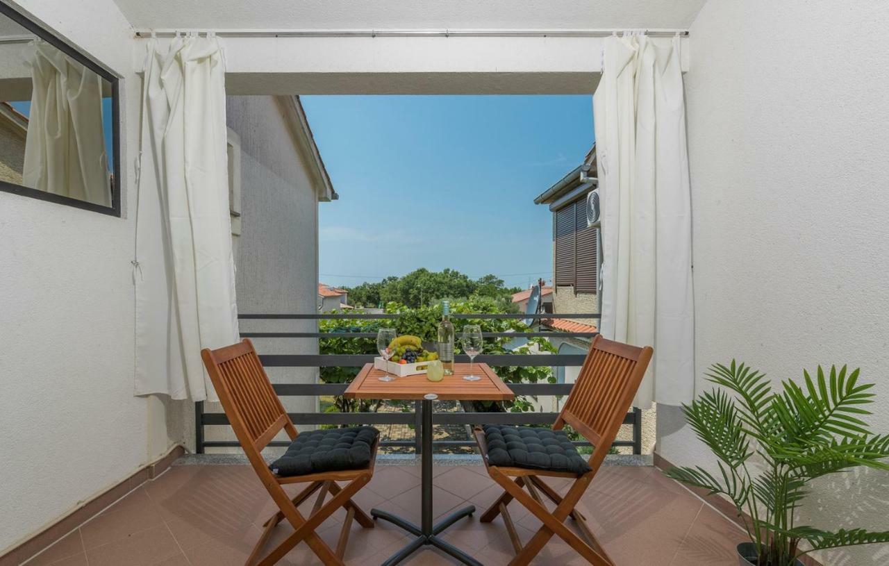 Apartment Green With Balcony Nova Vas (Porec) Exterior foto